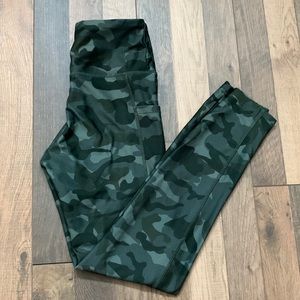 Bally Total Fitness Camo Leggings Small